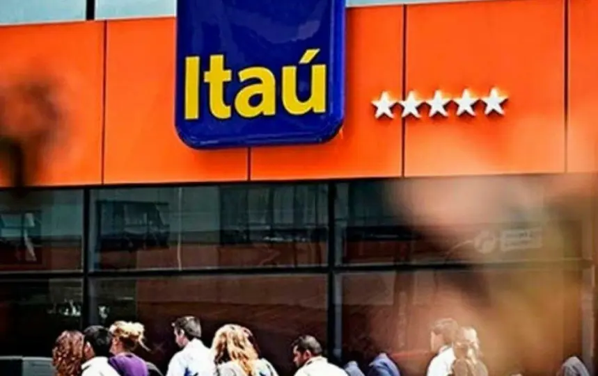 Demissão em massa: Itaú aposta no home office, mas vigia cada clique