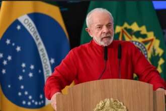 Maioria dos brasileiros reprova atuação pessoal de Lula, aponta PoderData
