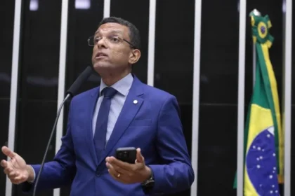 "[Eram] meninos que nunca portaram fuzis, mas estão sendo contados no pacote como se fossem bandidos", disse Otoni de Paula