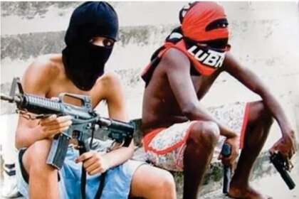 Internação de menores pode chegar a 10 anos com projeto relatado por Flávio Bolsonaro