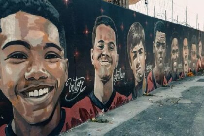 Memorial em homenagem aos adolescentes mortos na tragédia do Ninho do Urubu, em 2019