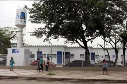 A UPA de Costa Barros, que permanece fechada nesta quarta-feira (01): chamado à unidade para identificar paciente, perito policial se recusou alegando "instabilidade no quesito segurança"