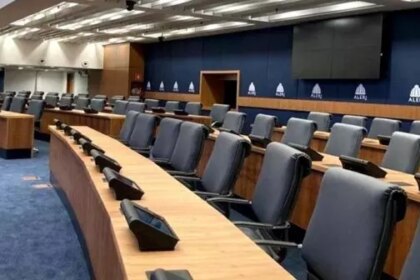 Sob a ameaça de paralisação da pauta, Alerj inicia votação dos projetos econômicos de Castro