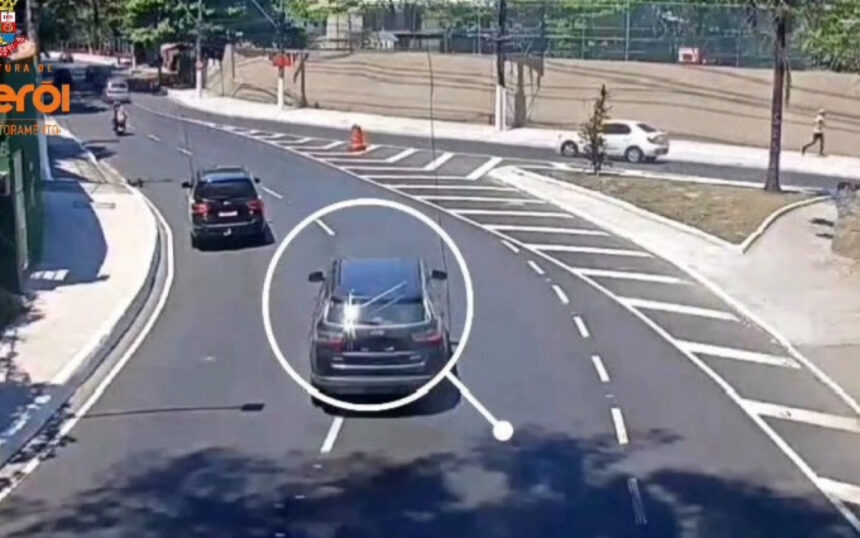 Jeep Compass preto passou pelo bairro da vítima no domingo