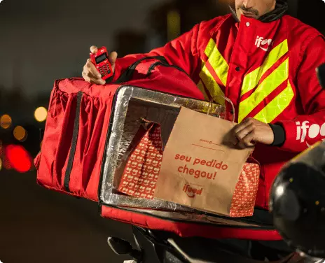 Câmara do Rio aprova projeto que proíbe exigir que entregadores subam até os apartamentos