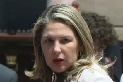Nem em casa, nem na Câmara: vereadora Gigi Castilho, alvo de operação da Polícia Civil, toma chá de sumiço