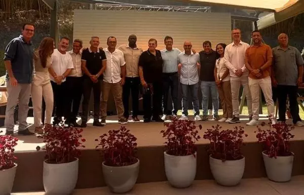 Eduardo Paes subiu a Serra para ser homenageado por políticos e empresários em Três Rios