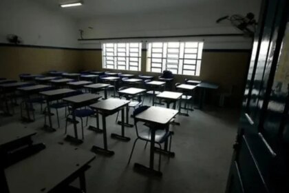 Professores podem ter porte de arma liberado nas escolas