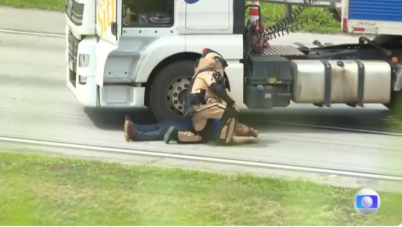 Terrorismo em São Paulo: caminhoneiro é assaltado, sequestrado e amarrado a bomba