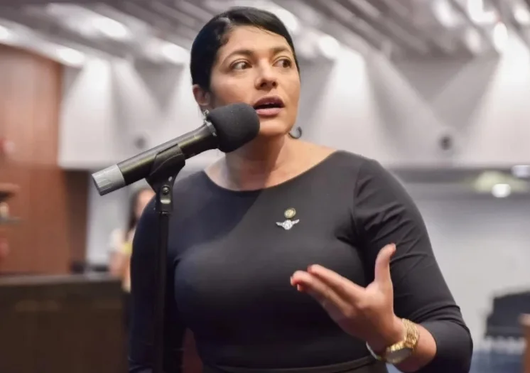 Alana Passos assumirá protagonismo no Rio enquanto Carlos Bolsonaro parte para o Senado