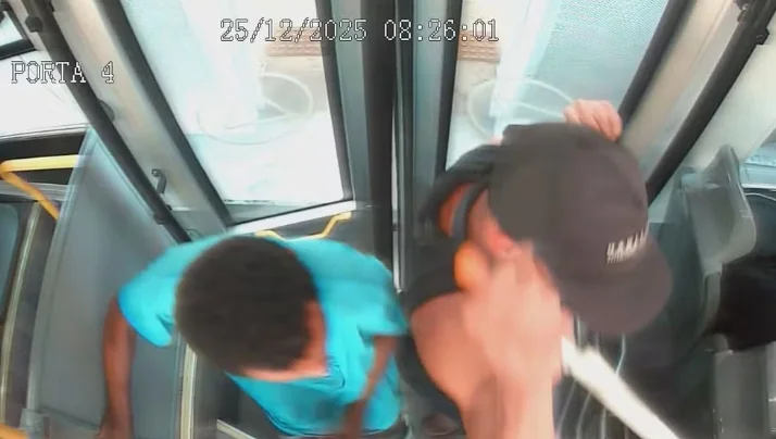 Cadê os direitos humanos? Vídeo mostra passageira negra morta a facada em assalto no BRT