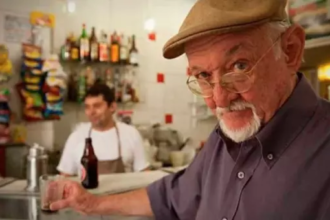 Jaguar em seu habitat natural, o botequim: antropólogo da boemia, colunista social dos botequins, crítico da baixa gastronomia, investigador das almas cariocas (Foto: Reprodução / ABI)