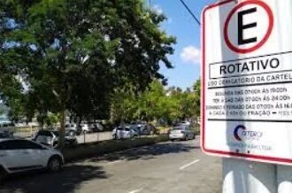 Justiça desmonta 'indústria da multa' em Niterói: moradora tem CNH e licenciamento salvos