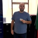 Bruno Kazuhiro, que está prestes a deixar o Novo, votando nas eleições portuguesas, quando declarou voto no candidato do partido Iniciativa Liberal