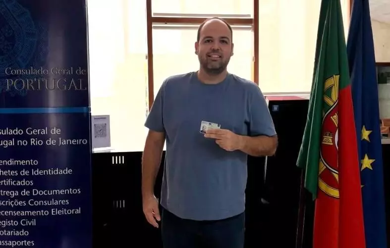 Bruno Kazuhiro, que está prestes a deixar o Novo, votando nas eleições portuguesas, quando declarou voto no candidato do partido Iniciativa Liberal