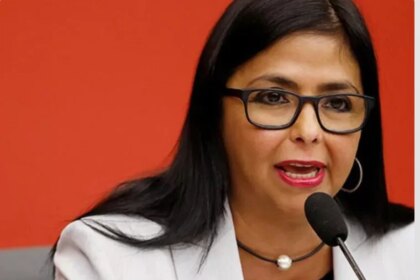 Delcy Rodríguez engole o orgulho e vira porta-voz de Trump: manda quem pode, obedece quem tem juízo!