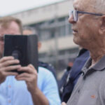 o pai do prefeito Marcelo Delaroli foi alvo de ofensas verbais por parte de alguns manifestantes