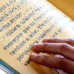 Alerj cobra explicações do MEC sobre governo Lula deixar 45 mil estudantes cegos sem livros em braile