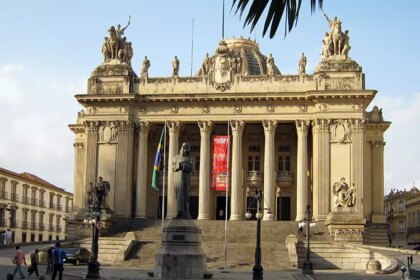 Sede histórica da Alerj, no Centro do Rio, onde grupo planejava ato terrorista com bombas caseiras, segundo a Polícia Civil.