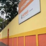 Escola de Niterói vira improviso: pais na portaria e autistas sem professores de apoio