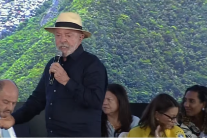 Lula durante discurso do PAC Jardim Maravilha