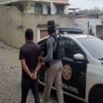 Casal de idosos é flagrado fazendo sexo em banheiro público