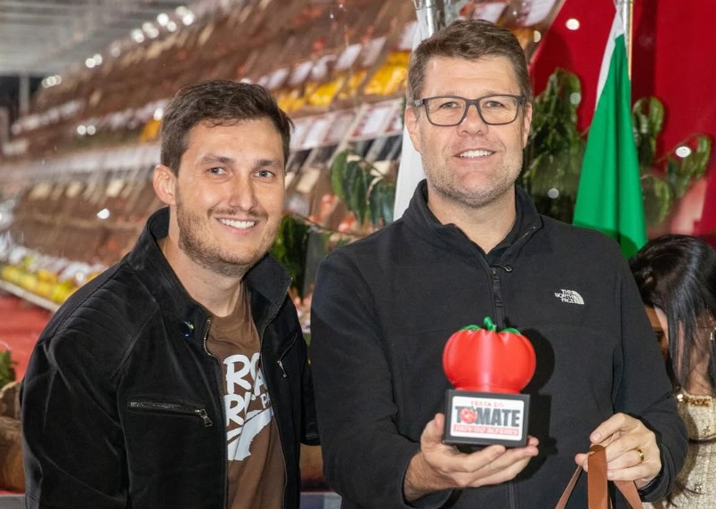 O prefeito de Paty do Alferes, Dr. Julinho Juju (PL), e o deputado e ex-secretário estadual de Turismo Gustavo Tutuca (PP): liberação milionária para eventos, incluindo a Festa do Tomate