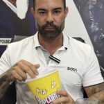 Poubel rebate denunciada enquanto come pipoca