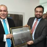 O então presidente do Rio Metrópole, Davi Perini Vermelho, o Didê, e Cláudio Castro na inauguração da nova sede do Instituto