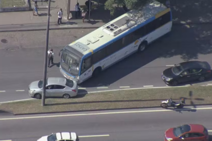 onibus atravessado