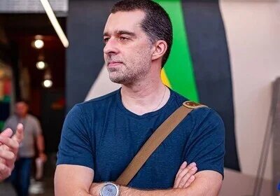 Enquanto o Brasil briga por banheiro, China e EUA disputam quem vai dominar a IA; ex-chefão do Google alerta: 'Podemos voltar para 1500'
