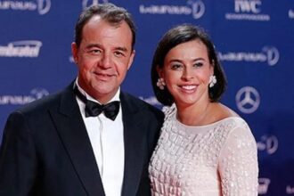 Sérgio Cabral e Adriana Ancelmo, na época áurea do casal: agora a moça foi notificada sob a acusação de crime tributário