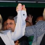 Prefeita eleita em Araruama em 2024, Daniela (esquerda), é prima da então prefeita, Lívia (direita)