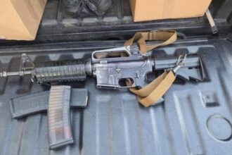 Fuzil pertencente à Polícia Militar foi encontrado dentro de um veículo no condomínio de Márcio Canella