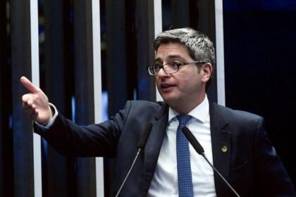 O azarão Carlos Portinho, inicialmente preterido pelo PL, agora surge como ponta-de-lança na disputa ao Senado