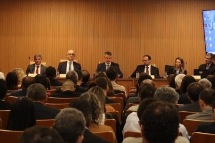 Reunião de Claudio de Mello Tavares com os partidos no TRE-RJ