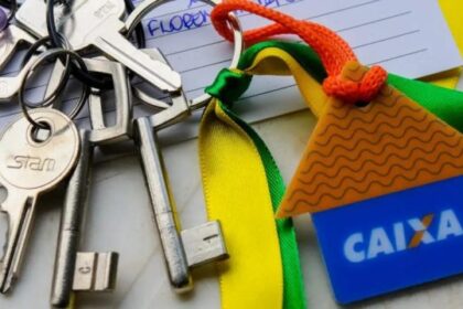 Chave com chaveiro da Caixa/FGTS