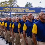Guardas municipais perfilados durante a cerimônia de ingresso da terceira turma da Força Municipal do Rio.