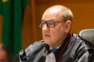 A vantagem das exonerações consolida o plano de reorganização e contenção promovido por Ricardo Couto