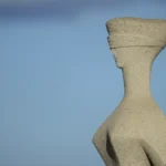 Detalhe da escultura “A Justiça”, com os olhos vendados, em frente ao Supremo Tribunal Federal, em Brasília.