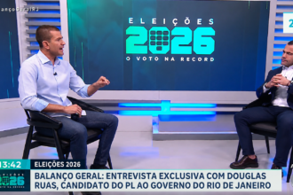 Douglas Ruas durante sabatina da TV Record sobre as eleições de 2026.