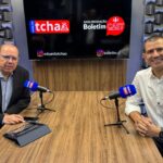 Eduardo Tchao e Douglas Ruas durante a gravação do décimo episódio do Boletim Cast.