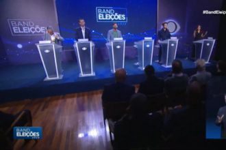 Nas considerações finais do debate, candidatos destacam propostas, citam mudanças e voltam a criticar ausência de Paes