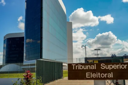 Sede do Tribunal Superior Eleitoral (TSE), em Brasília, onde ministros discutirão o uso de inteligência artificial nas eleições.