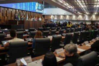 'Falso advogado': Alerj aprova e projeto contra golpe que usa dados de processos e até IA vai à sanção