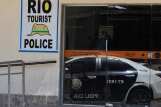 Suspeito foi preso pela Delegacia Especial de Apoio ao Turismo (Deat)