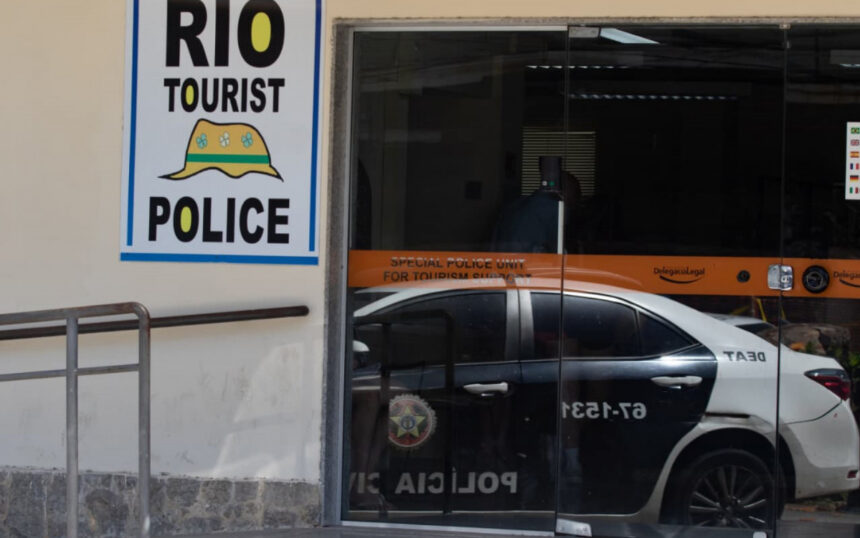 Suspeito foi preso pela Delegacia Especial de Apoio ao Turismo (Deat)