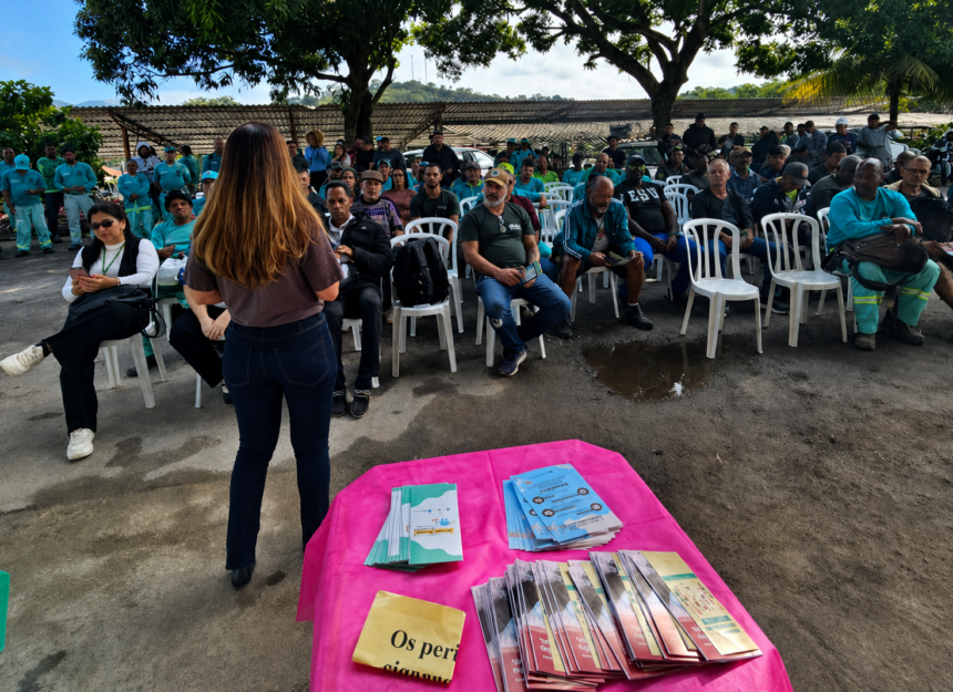 Profissional fala sobre o tratamento contra o tabagismo para trabalhadores dos serviços de limpeza e manutenção urbana de Saquarema.