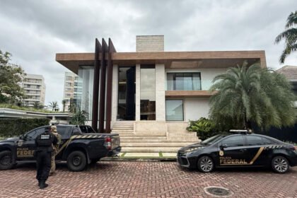 Policiais buscam cumprir mais de 40 mandados nesta segunda-feira (19)