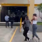 Casal foragido da Justiça de Alagoas sendo conduzido à 167ª DP, em Paraty